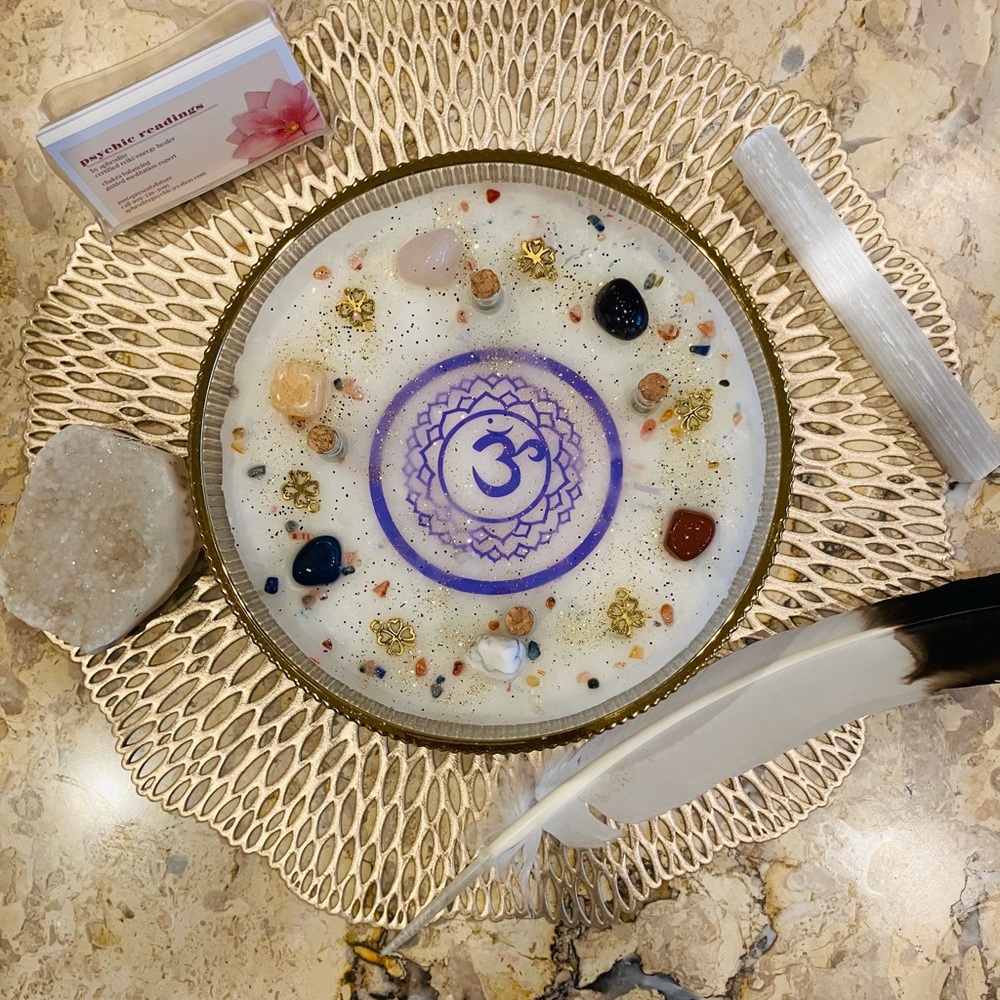 Chakra candle with Crystals - plus psychic distance reading session 🔮